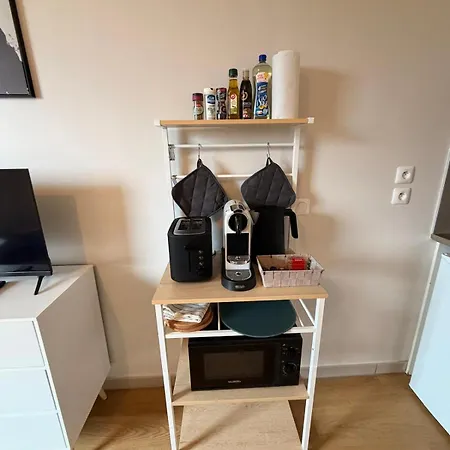 Apartment L Escapade Parisienne Netflix Paris Et