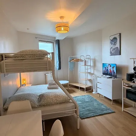 Apartment L Escapade Parisienne Netflix Paris Et