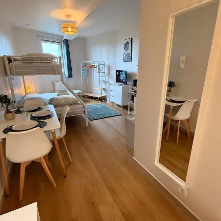 L Escapade Parisienne Netflix Paris Et Apartment