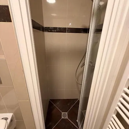 Apartment L Escapade Parisienne Netflix Paris Et Montfermeil